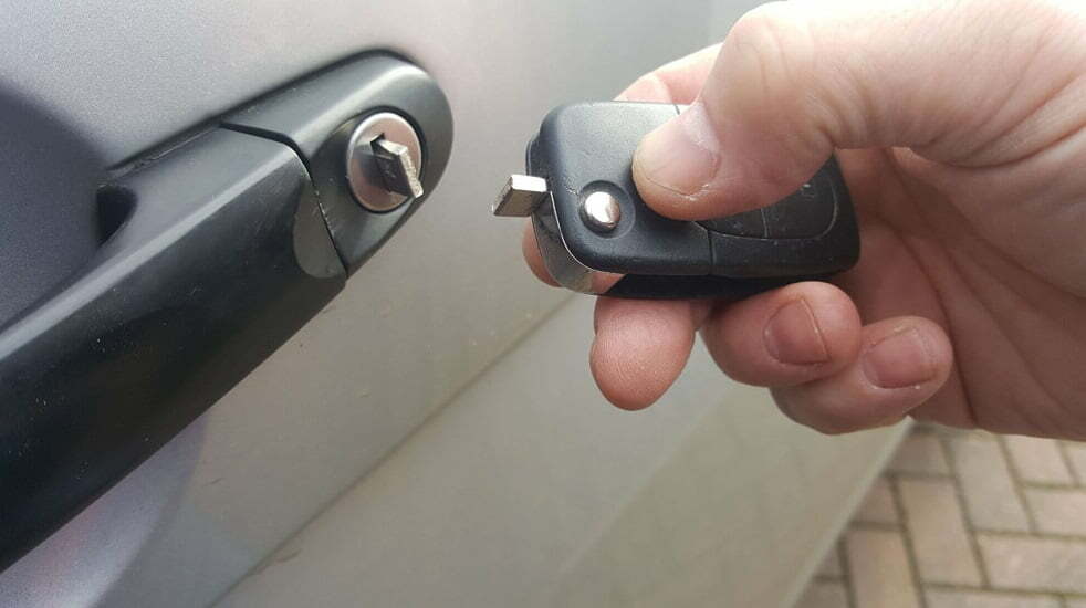 Manhattan Locksmith Auto Ignition Repair 2 Broken Key Extraction 1